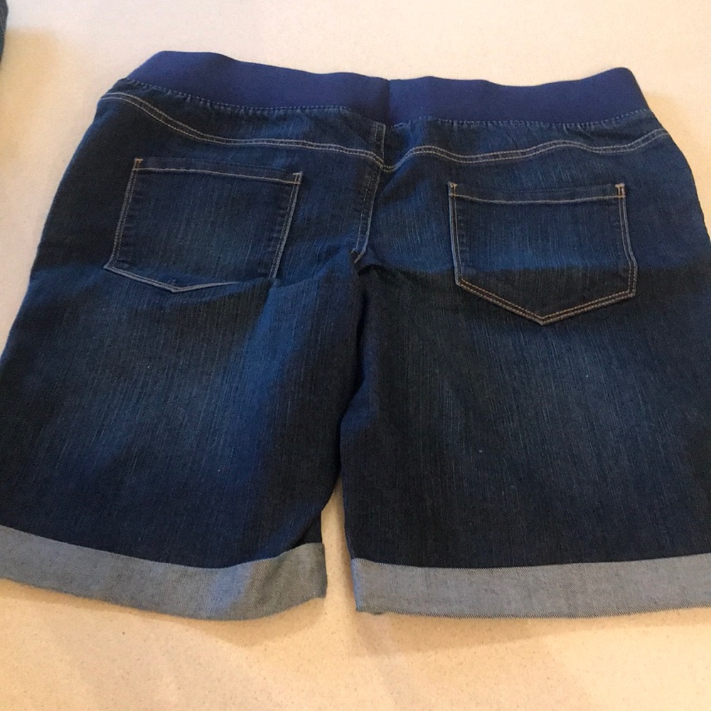🎉HOST PICK🎉 Maternity Denim Shorts - Picture 2 of 4